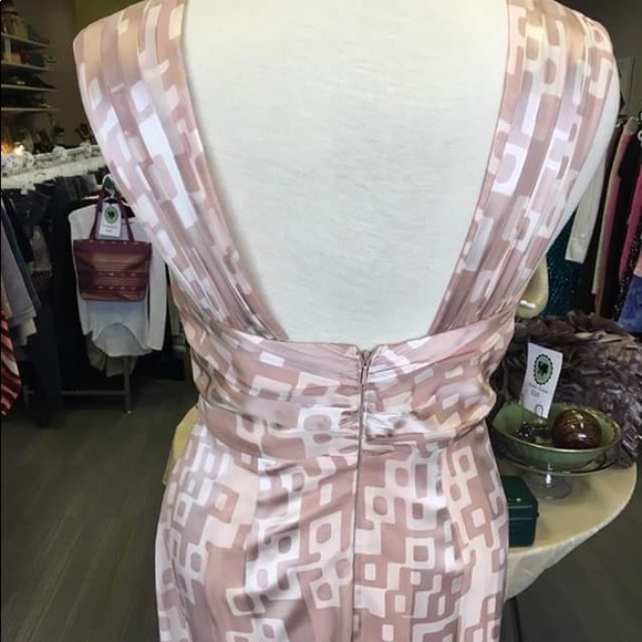 🔻Hoaglund Champagne Gown - Picture 6 of 8